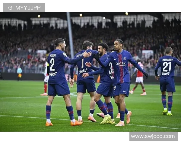 那不勒斯大胜巴黎圣日耳曼帽子戏法引爆全场战术分析与精彩瞬间回顾