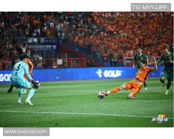 中超激战巴黎圣日耳曼险胜曼联红牌事件引发全场热议